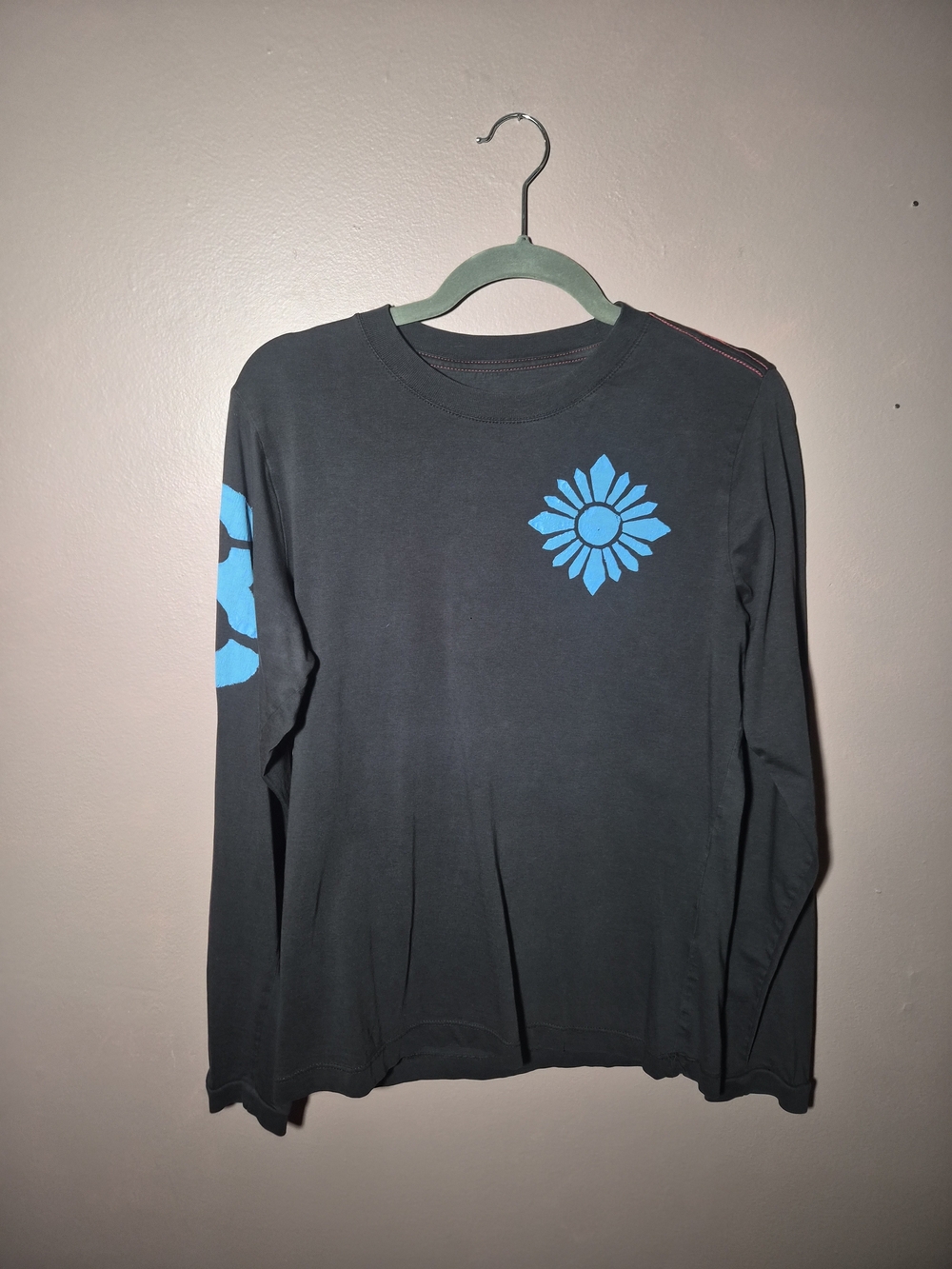 Men's Black Long-Sleeve Graphic Tee with Blue Daisy